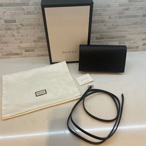 GUCCI Microguccissima Crossbody Black Wallet